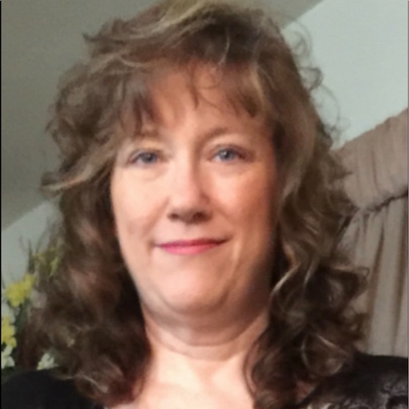 Meet your Posher, Lori - Picture 2 of 2